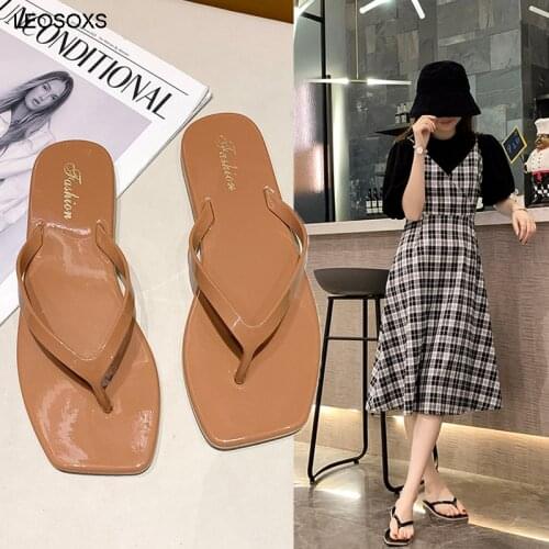 2021 Summer New Flat Bottom Fashion Flip Flop Sandals Womens Solid Color Simple Wearing Casual Beach Slippers