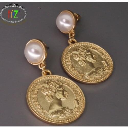 F.J4Z Vintage Pence Coin Earrings for Women Fashion Elizabeth Round Pendant Simulated Pearl Drop Earrings druppel oorbellen