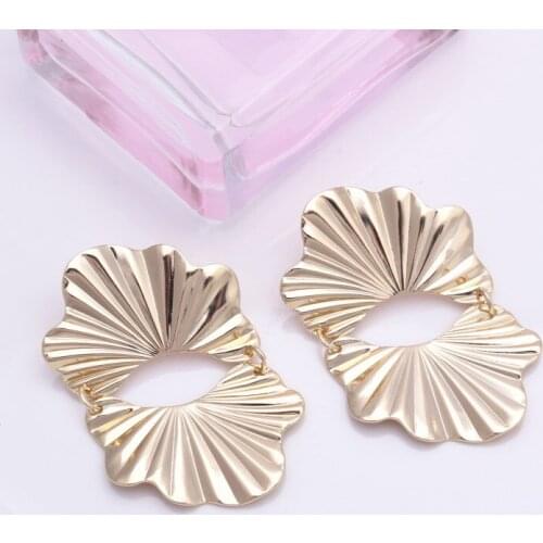 Simple Design Shiny Big Metal Earrings Exaggerate Gold Color Lotus Leaf Shaped Earrings for Women Flower Steampunk Jewelry
