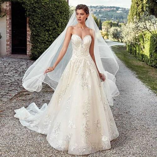 Eightree 2019 A-Line Wedding dresses V Neck Tulle Appliques Button Back Lace Robe Court Train Plus Size Bridal Gowns Sleeveless