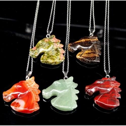 Natural Crystal Carved Horse Head Pendant Necklace Men and Women Jewelry DIY Sweater Chain Jewelry Accessories