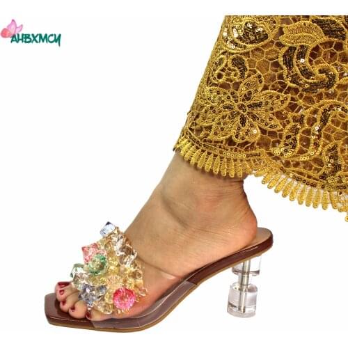 Coffee Brown Color New Arrivals Mature Italian Women Shoes with Transparent Appliques Comfortable Heels for Garden Party