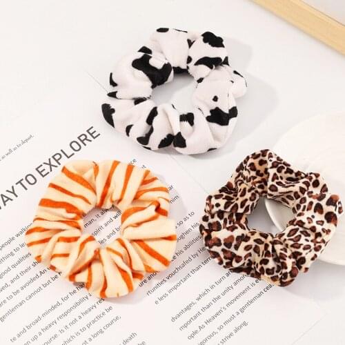 2021 New Ladies Hair Scrunchies Ring Elastic Hairwear Leopard Print Velvet Cloth Scrunchies Hair band For Women Hair Accessories
