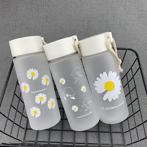 600ml Small Daisy Plastic Water Bottles BPA Free Creative Frosted Water Bottle with Portable Rope Travel Tea Cup Water Mug