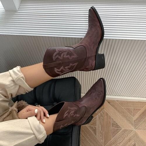 Osunlina Pointed Toe Ankle Boots Genuine Leather Western Cowboy Boots Woman Embroider Square Heels Shoes 2021 Autumn A020