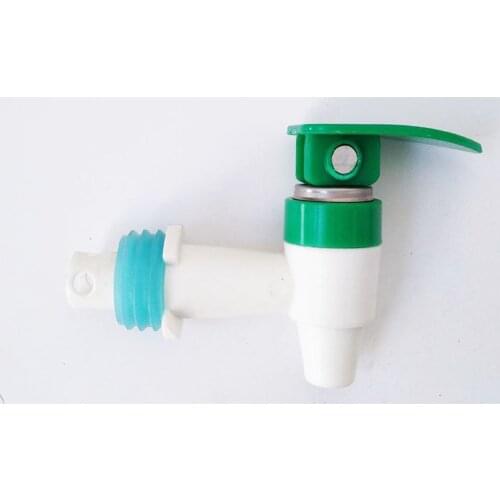 Plastic beer faucet for plastic kegs
