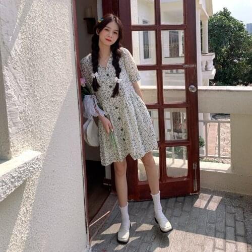 Dress Temperament V-neck Floral Short Skirt Female Summer New Korean Style High Waist Loose Slim Daisy Dress Trend
