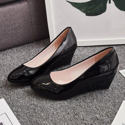 2021 Korean Version of Autumn and Spring Slope Heel Womens Shoes Black and White Office Shoes Womens High Heels Zapatos Mujer