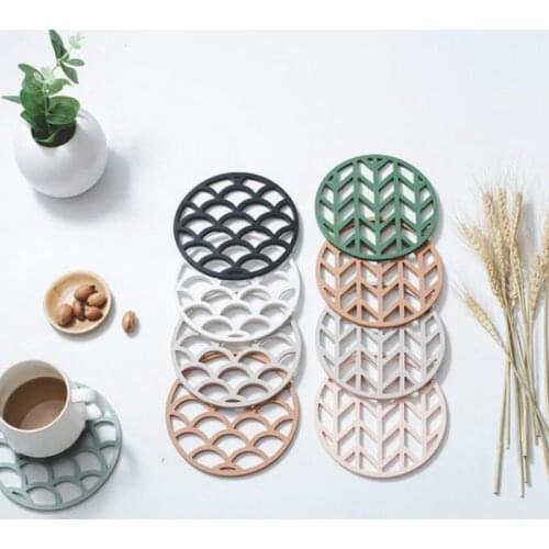 Round Dining Table Mat Drink Coasters Cup Hollowing Out Fish Scale Flower Design Kitchen Insulation Hot Pad Silicone Placemat