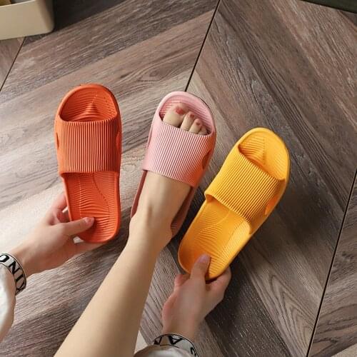 Slippers Women 2021 Summer Home Indoor Thick- Soled lovers Men Shoes Bathroom Soft bottom Home Sandals Slippers chaussure femme