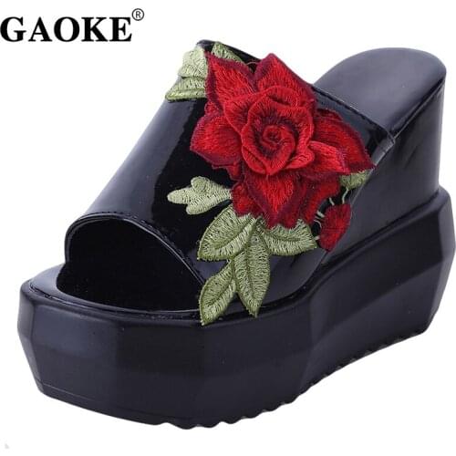 Women Sandals Summer Embroidery Flower Leisure Shoes Women Platform Wedges Peep Toe Gladiator Sandals Thick Bottom Slippers