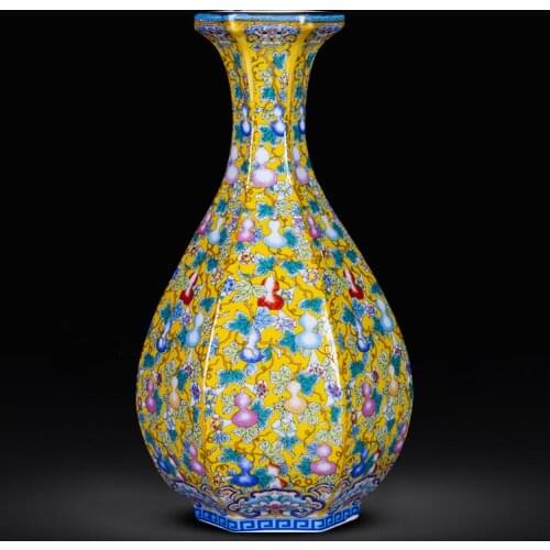 Chinese Qing dynasty handmade enamel painted porcelain decorative vase with gourd and flower pattern