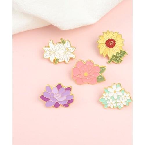 Fashion Temperament Lily Metal Enamel Brooch Cartoon Sunflower Daisy Water Lily Flower Badge Charm Lapel Backpack Jewelry Gift