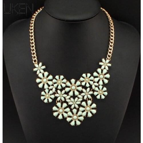 UKEN Vintage Gold Color Chain Resins Beads Flower Pendant Necklaces Women Casual Short Design Statement Choker Jewelry Big