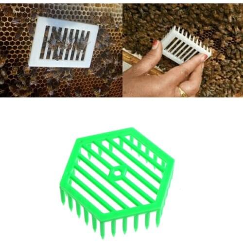1PC Plastic Green Queen Marker Cage Clip Bee Catcher Beekeeping Tools