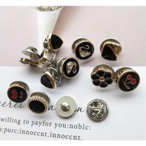 6pcs Hot New Retro Cute Brooches Womens Cardigan Neckline Anti-light Buckle Pin Brooch for Girls All-match Jewelry Accessories