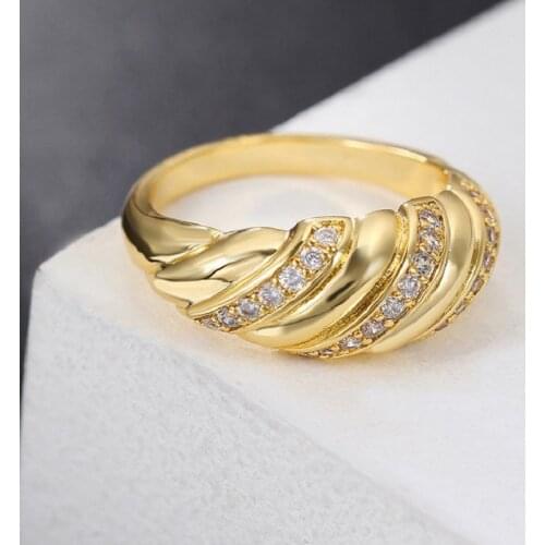 A twisted twist croissant ring