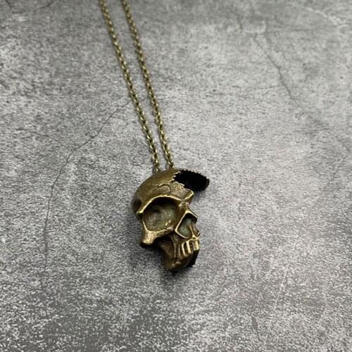 2021 Newest Punk Retro Half Skull Necklace Crow Skull Chain Skeleton Trendy Metal Skull Pendant Gothic Jewelry Choker Pendant