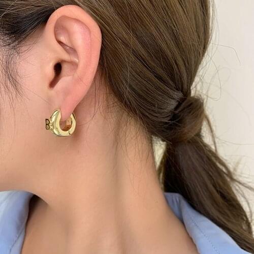 2020 New Fashion Trend Womens Earrings Single Metal Golden Geometry Round Earrings For Women Party Girl Jewelry Gifts Wholesale
