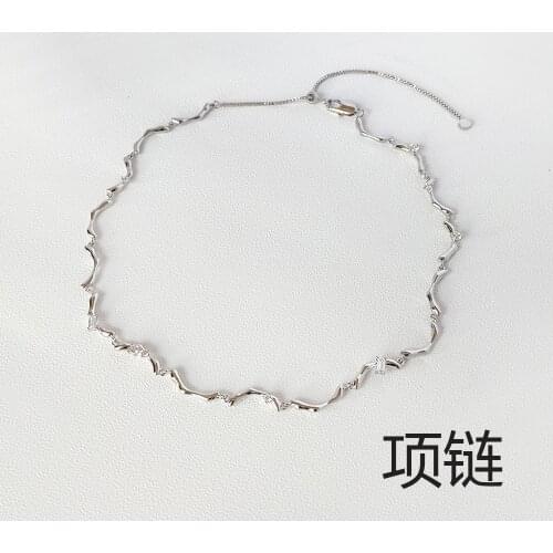 Womens clavicle necklace neck chain ins design wave pattern jewelry adjustable collar women