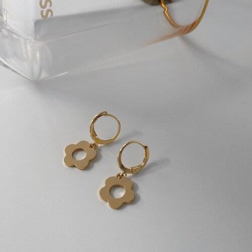 2021 New Arrival 14K Gold Plated Cute Small Flower Stud Earrings for Women Simple Style Earrings