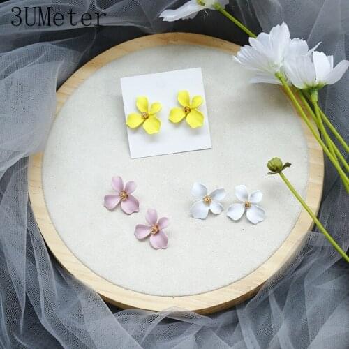 3UMeter 2019 New Sweet Little Daisy Stud Earrings Korean Temperament Earrings Petals Cute Earrings For Women Gift Drop Shipping