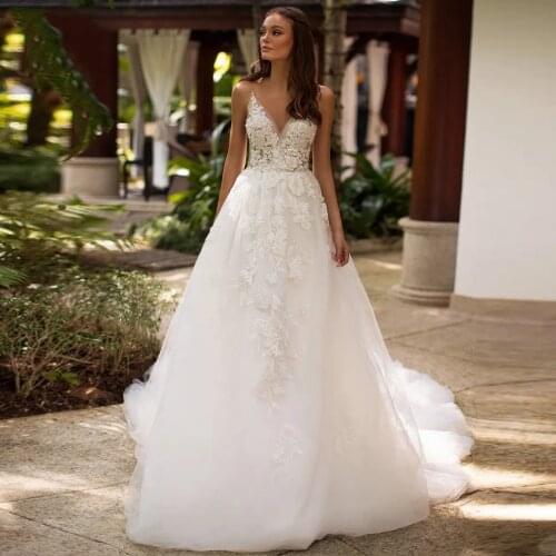 V-neck Straps Applique 3D Flowers Wedding Dresses 2021 Tulle Floor Length Sexy Backless Sleeveless Lace Sweep Train Bridal Gown