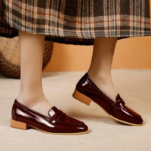 Sianie Tianie Chic Patent Shiny PU Leather Round Toe Womens Dress Derby Shoes Burgundy Black Woman Loafers Flats Big Size 47 48