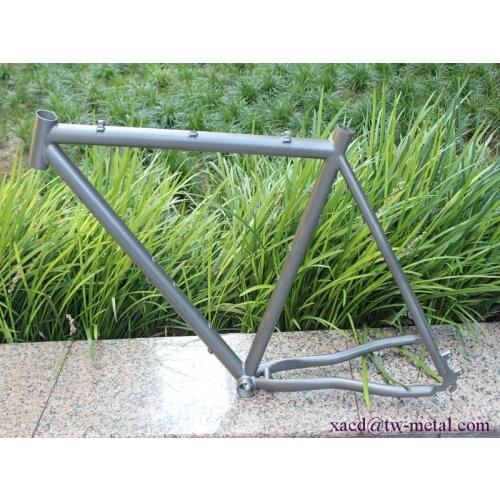 Titanium mountain bike frame with 1-1/8'' head tube and normal dropouts BSA thread BB shell disc brack