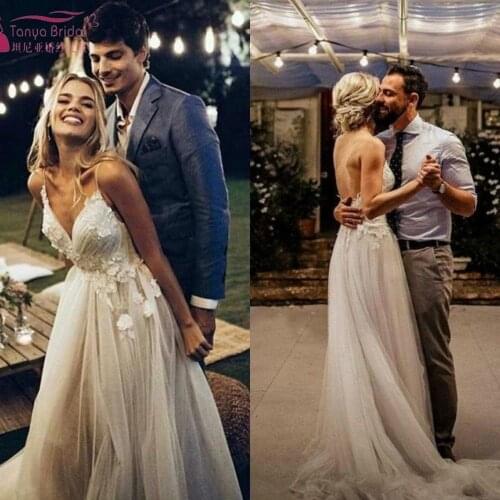 Romantic Bohemian Boho Wedding Dresses Garden Spring Applique Backless Lace Bride Dress Arabic Bridal Dress DQG755