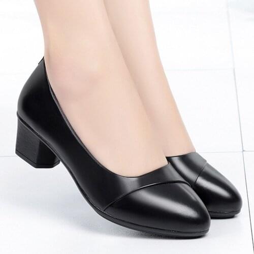 Women Soft Leather Low Heel Shoes Comfortable Soft Sole Middle-aged Sandals Mid Heel Work Shoes New Arrival 2021