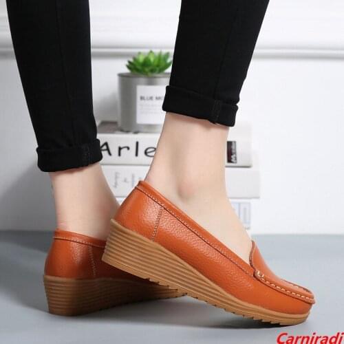Genuine Leather Plattorm Casual Mother Loafers Women High Quality Flat Moccasins Ladies Non-slip Driving Bean Nurse Walking Shoe