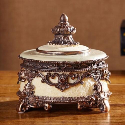 Retro European Luxury Ashtray With Lid Resin Large Hand-Carved Windproof Ashtrays Home Creative Living Room Furnishings