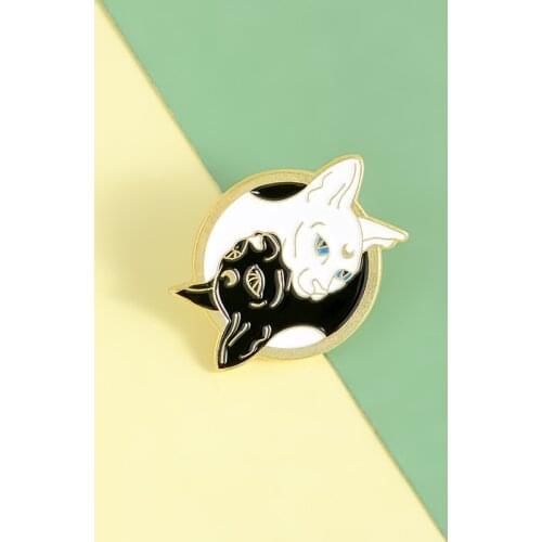 Cat Enamel Lapel Pins black white Opposite Witchcraft Brooches Badges Fashion Animal Pins Gifts for Friends Wholesale Jewelry