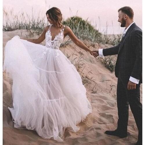 Romantic Bohemian Wedding Dresses V-neck Sleeveless Lace Flowers Beach Bridal Gowns
