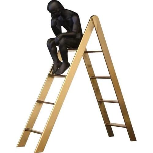 Modern Home Accessories Thinker Sculpture on The Stairs Window Display Bookshelf Classical Home Decoration Decoration Craft