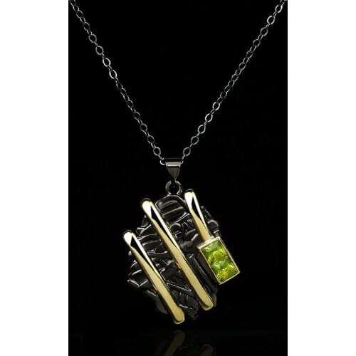 2021 New Exaggerated Personality Two-tone Black Gold Womens Pendant Necklace Retro Two-color Green Zircon Jewelry