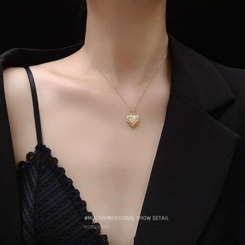 Ins cold wind high-profile design peach heart pattern irregular striped heart-shaped necklace collarbone chain women