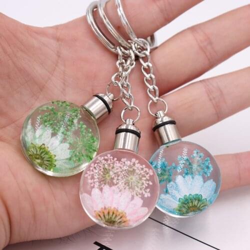 Plant Light Bright Keychain Natural Dried Flowers Luminescent Crystal Glass Luminous Pendant Keychains Shining Key Rings Jewelry