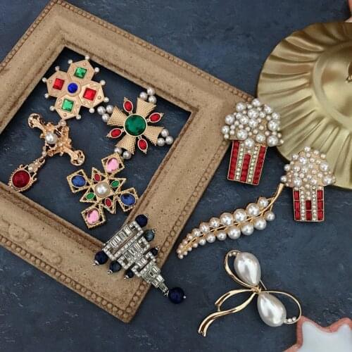 Vintage Metal Leaf Bow Cross Geometric Imitation Pearls Rhinestone Brooches Pin Scarf Sweater Accessories
