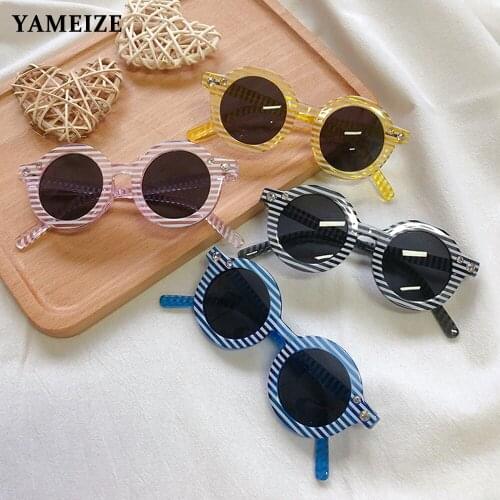 YAMEIZE Fashion Stripe Kids Sunglasses Child Sunglasses Rhinestone Glasses Girls Boys Sun Glasses Luxury Baby Eyewear UV400 Gafa