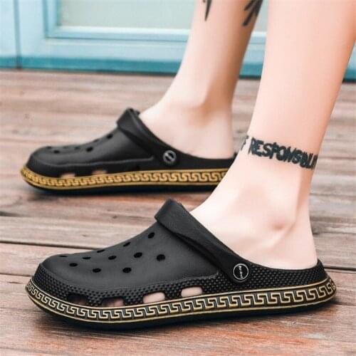 2021 Men Home Sandals Summer Hole Shoes Rubber Male EVA Unisex Garden Shoes Black Beach Flat Slippers Dual-Purpose Footwear
