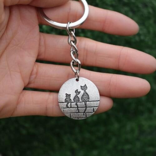 Cute Animal Pendant Three kittens Cat Sitting On The Wall Keychain