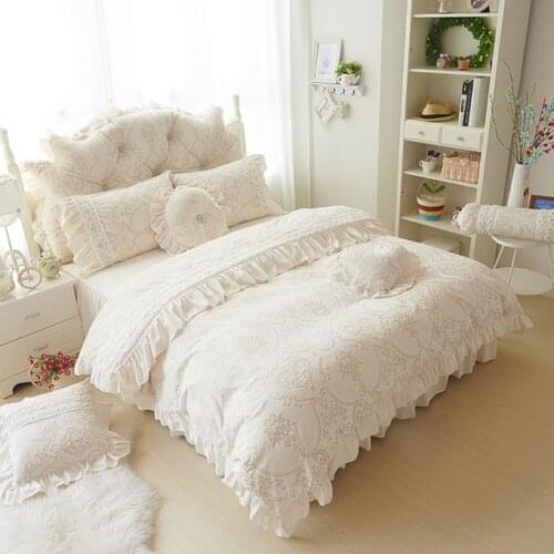 4/6pcs Princess Style Velvet Bedding Sets Cotton Warm Bed Linens Full Queen King Lace Flower Duvet Cover+Bed Skirt+Pillowcases