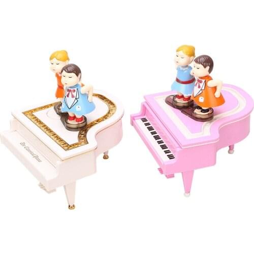 Dancing Couple Ballerina Music Box Wedding Birthday Gifts Rotating Plastic Hand Crank Carousel Music Boxes