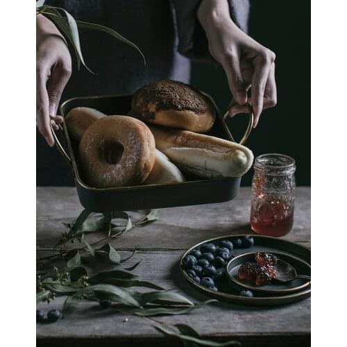Creative distressed retro simple round bread tray with iron tray storage tray country style shooting props