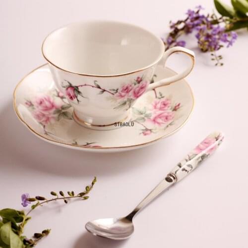 Korean Bone China Coffee Cup Flower Gold Rim Tea Mug Luxury Porcelain Cup and Saucer Set Coffe Set Fincan Wedding Cup Cup