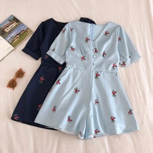 Summer Women Playsuits Blending V-neck Short Sleeves Emboridery Playsuits Ladies Urban Rompers Loose Leg Short Overalls