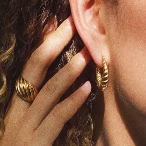 Amaiyllis 18k Gold Minimalist Shrimp Pattern Hoop Earrings Croissant Earrings Stud For Female Jewelry