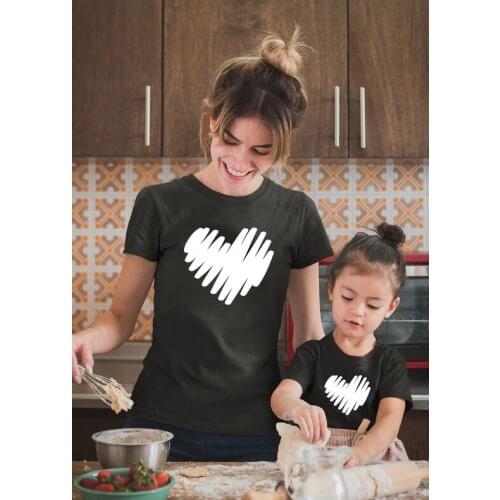 Mom and Kids Summer Family Matching Clothes Mother Baby T-shirt Tops Hot Sale Fashion 1pcs Heart Pattern Family Matching Tshirts